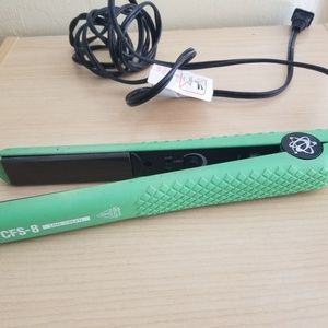 Ceramic hair straightener